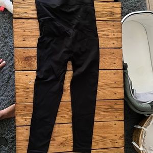 Gently used maternity leggings. 2X that fits like large/extra large